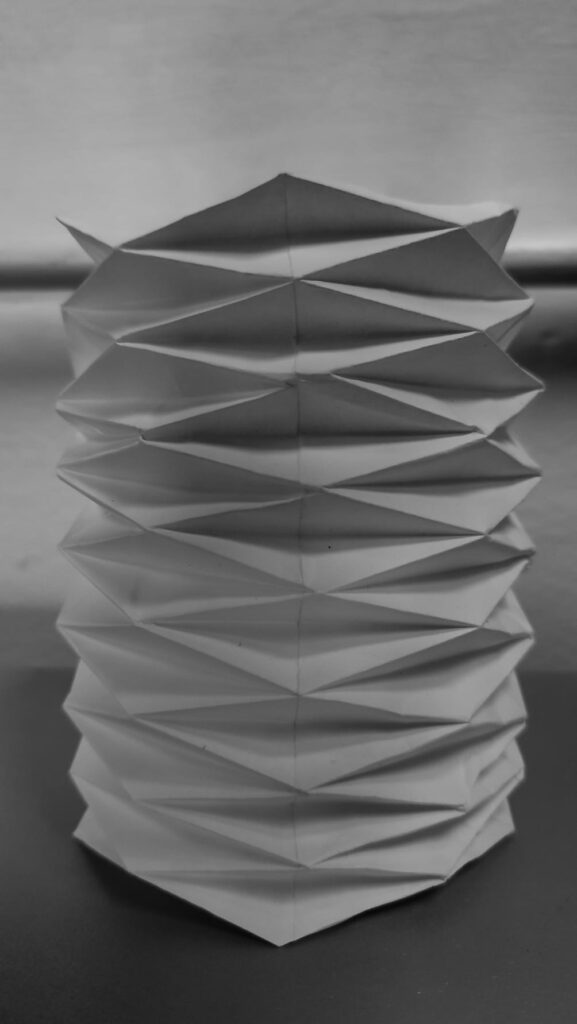 Poređenje transformabilnih saksija baziranih na Yoshimura pattern-u i Growth Plant Pot konceptu